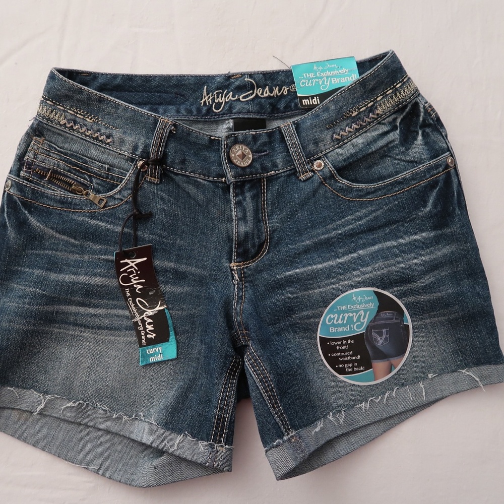 ARIYA JEANS